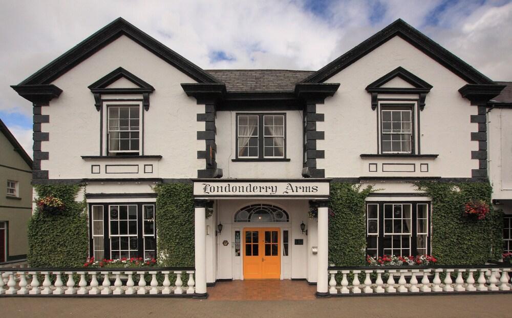 Londonderry Arms Hotel Carnlough Exterior foto