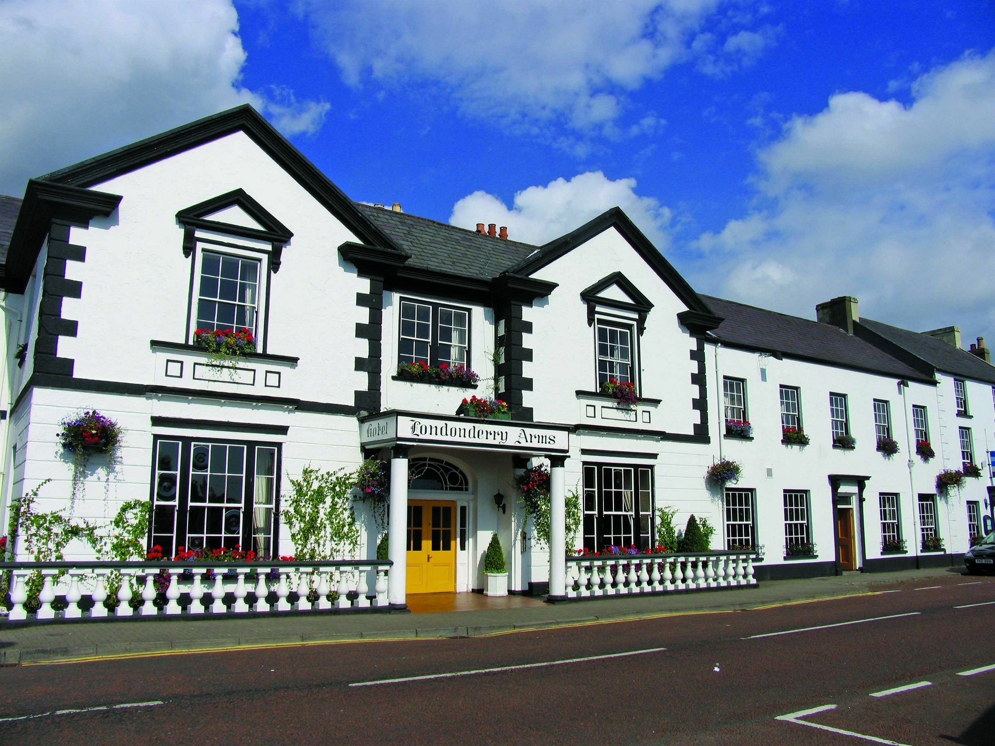 Londonderry Arms Hotel Carnlough Exterior foto